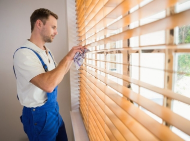 VỆ SINH RÈM SÁO GỖ ĐÚNG CÁCH