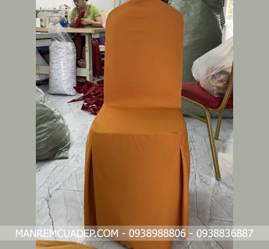 ÁO GHẾ MÀU DA BÒ CHO TIỆC CƯỚI