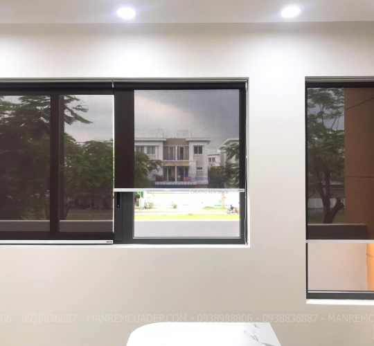 RÈM CUỐN LƯỚI CHO VĂN PHÒNG HIỆN ĐẠI, THOÁNG MÁT VÀ TIẾT KIỆM DIỆN TÍCH